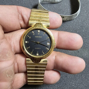 Vintage Guildcrest Ladies Quartz watch Gold Tone Black Date Just Dial Working sh